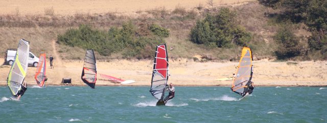 andré des fanas du windsurf sur le spot agricole